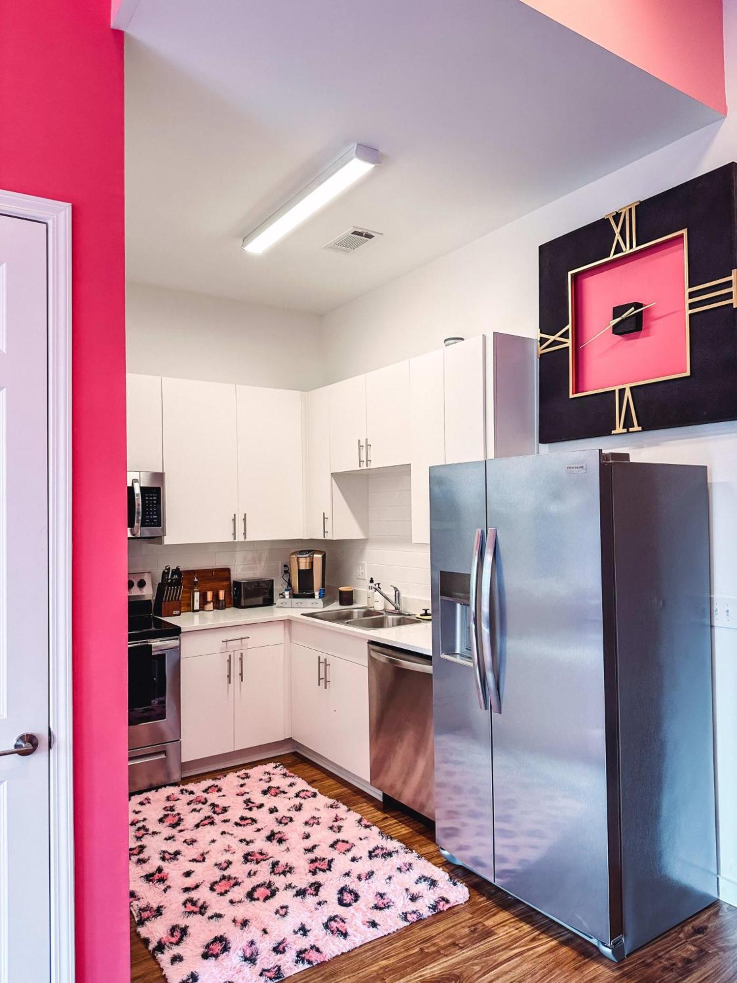 Dolly's Glam Getaway - Glittering Gem Near Broadway Nashville
