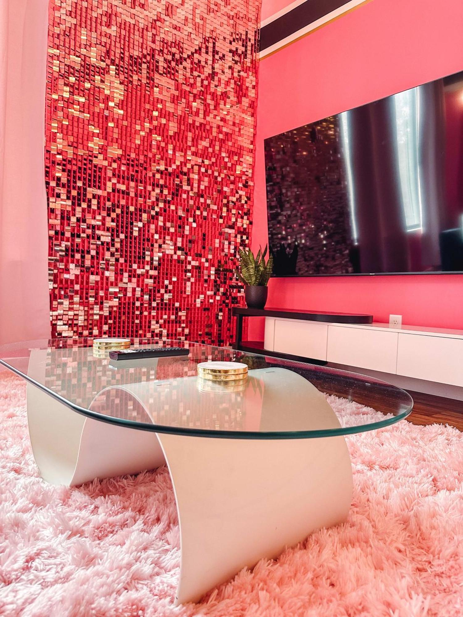 Dolly's Glam Getaway - Glittering Gem Near Broadway Nashville