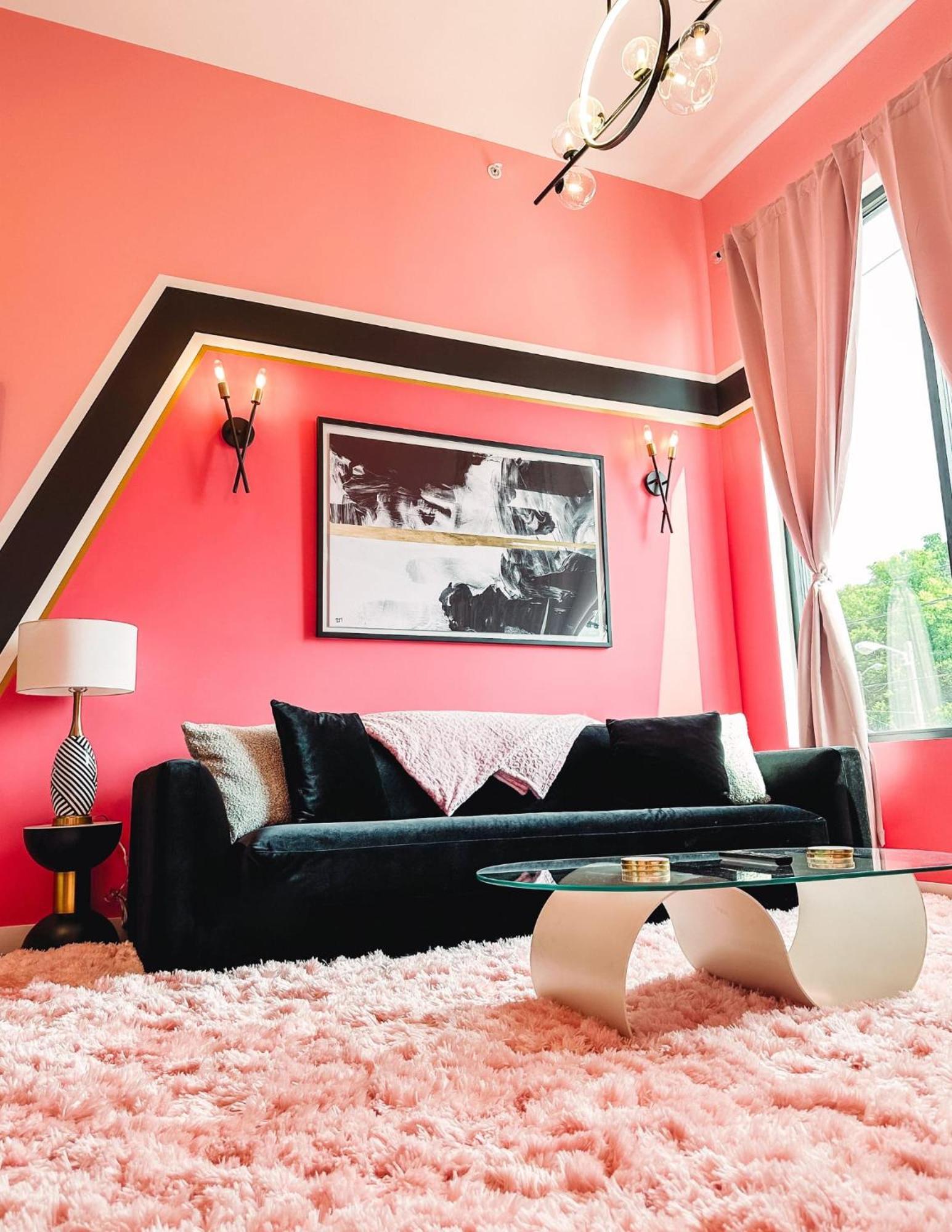 Dolly's Glam Getaway - Glittering Gem Near Broadway