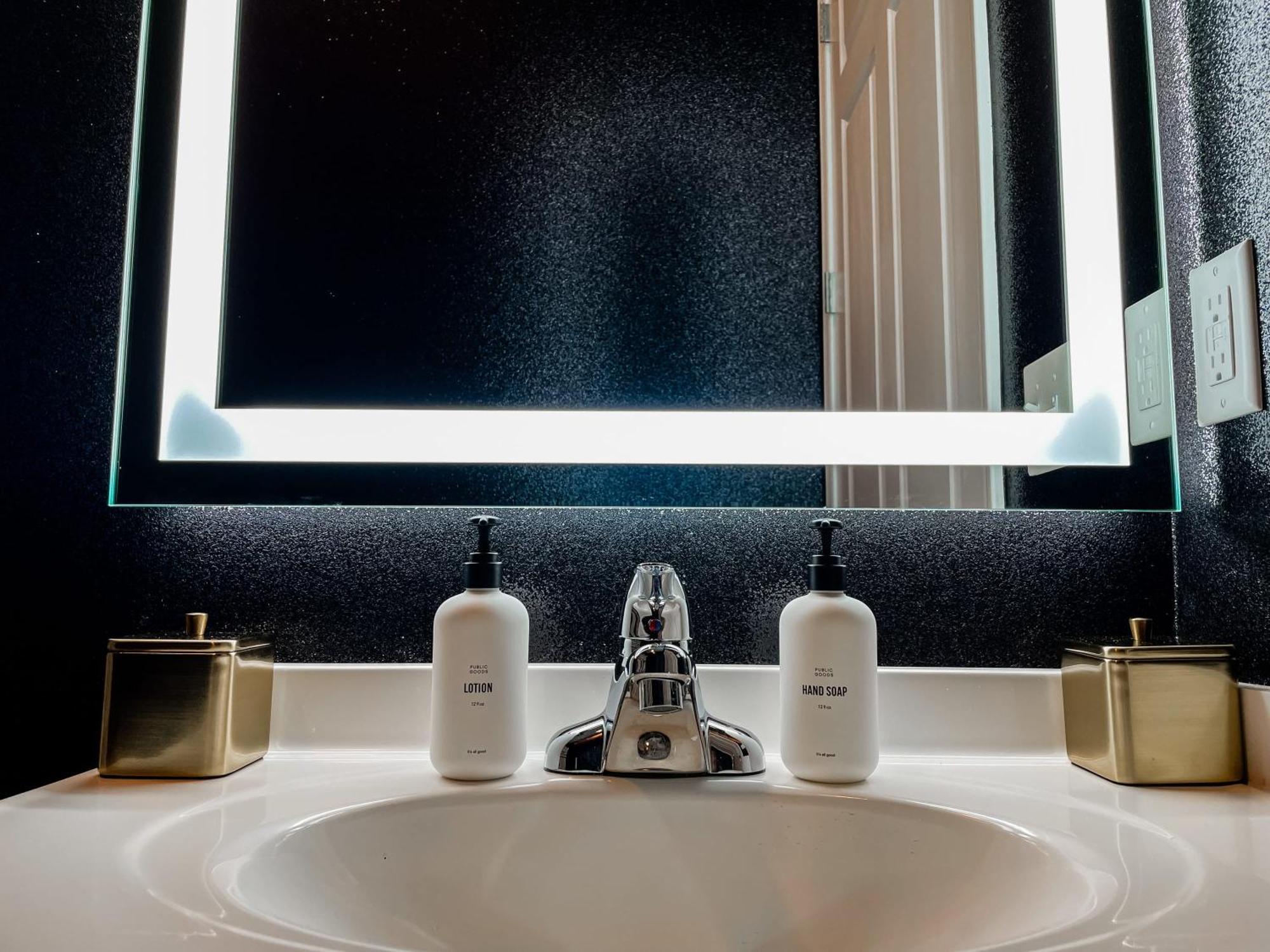 Holiday home Dolly's Glam Getaway - Glittering Gem Near Broadway Nashville